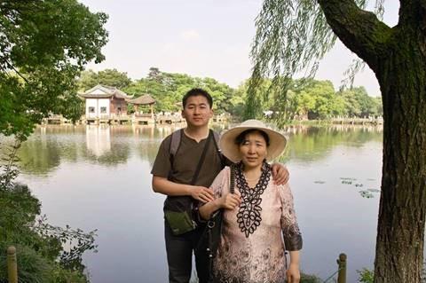 Ji Yunzhi and son