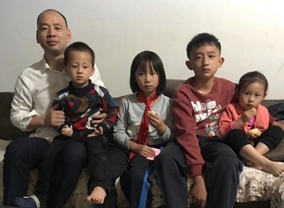 卢思位律师探望王藏王利芹的四个孩子