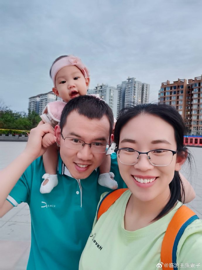 Wang Qiang and family